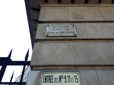 Paris 7e - Avenue de Tourville, plaque Antoine de Saint-Exupéry