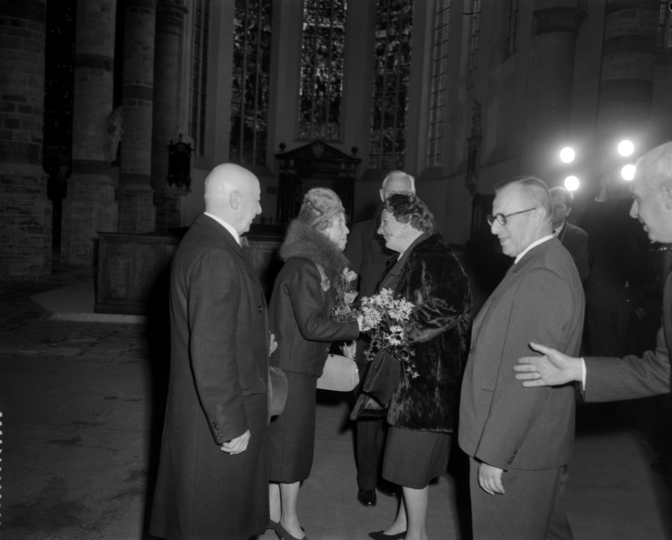 Overdracht van de Willem de Zwijgerlaan voor de Oude Kerk te Delft, Bestanddeelnr 911-8153