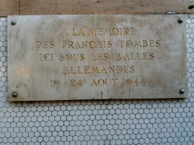 Paris 12e - Boulevard Diderot, plaque dans l'escalier menant au métro, à la mémoire des Français tombés entre les 19 et 24 août 1944