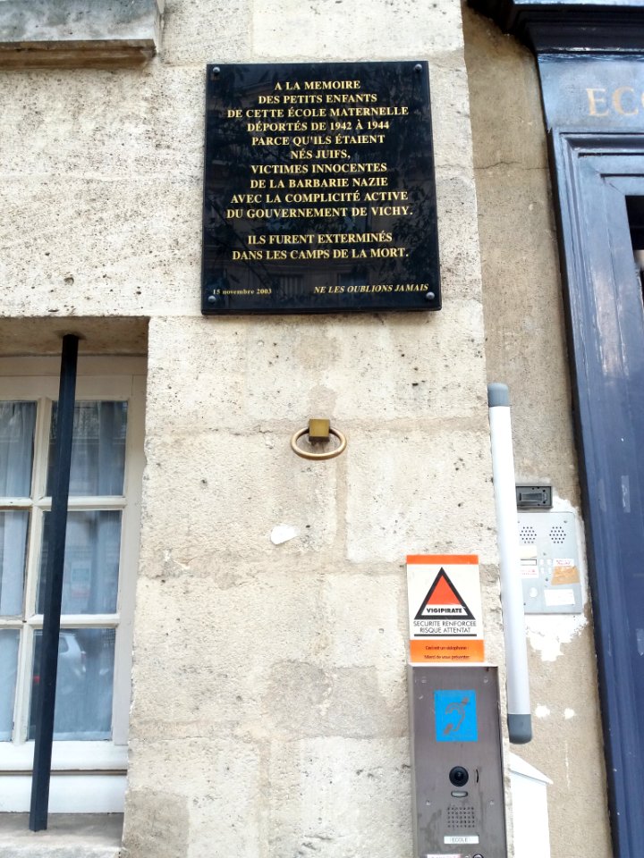 Paris 4e - Rue des Archives - École maternelle Archives - Plaque commémorative de la Seconde Guerre mondiale
