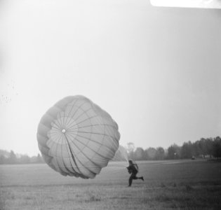 Parachutistenopleiding te Gilze-Rijen (NB), Bestanddeelnr 919-1733