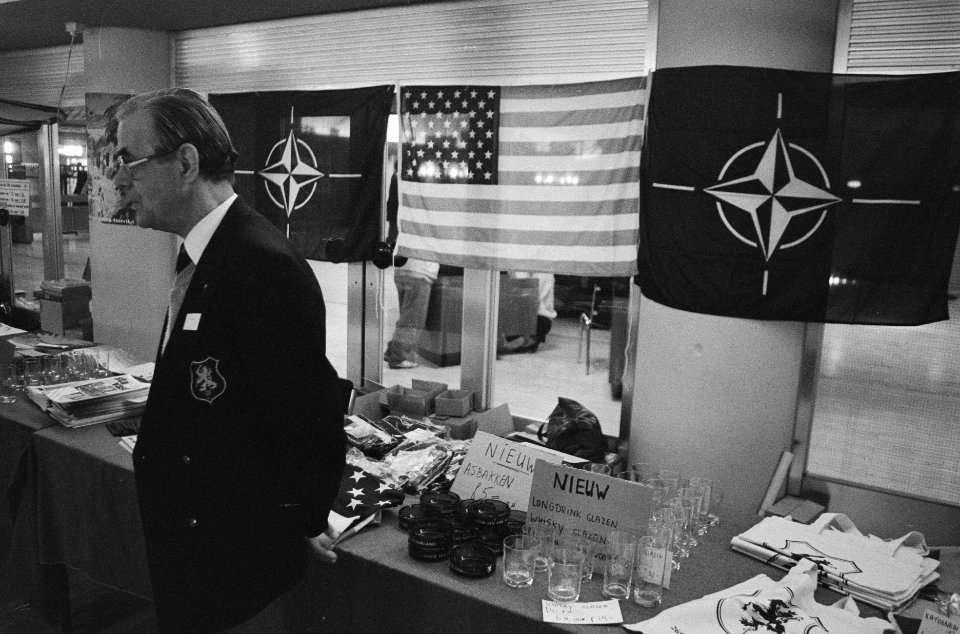 OSL-congres in Den Haag verkoop propagandamateriaal, Bestanddeelnr 933-7806