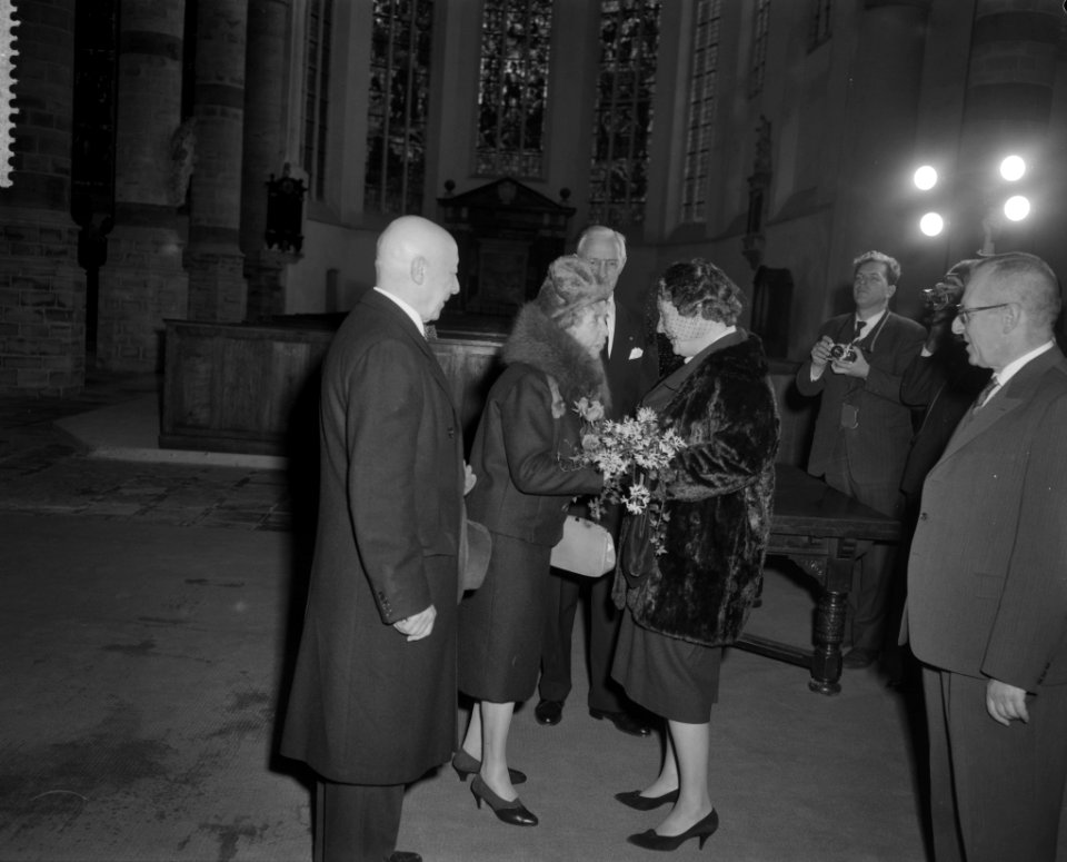 Overdracht van de Willem de Zwijgerlaan voor de Oude Kerk te Delft, Bestanddeelnr 911-8154