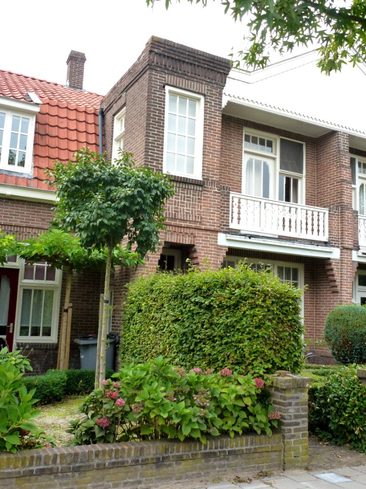 Oss (NL) Dr.Hermanslaan 12
