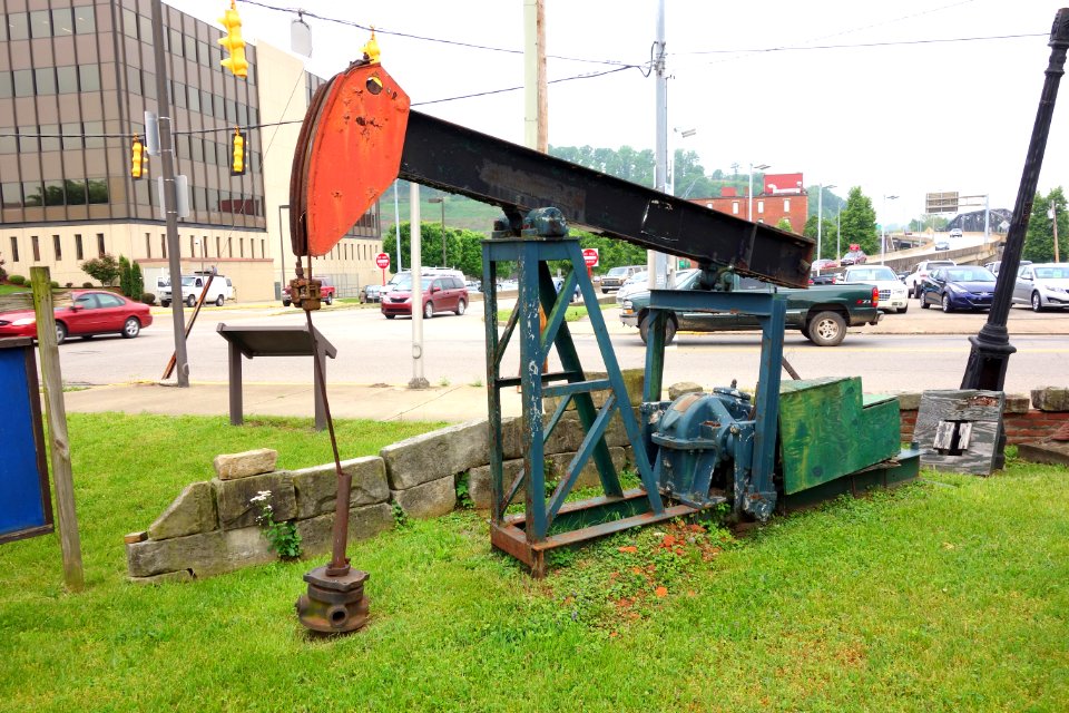 Outdoor display - Oil & Gas Museum - Parkersburg, West Virginia - DSC05572