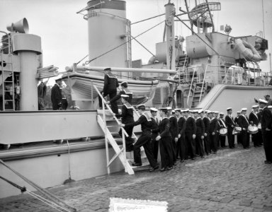 Overdracht kustmijnenveger Lochem te Groningen. Scheepswerf Smit en Zonen, Bestanddeelnr 907-8901