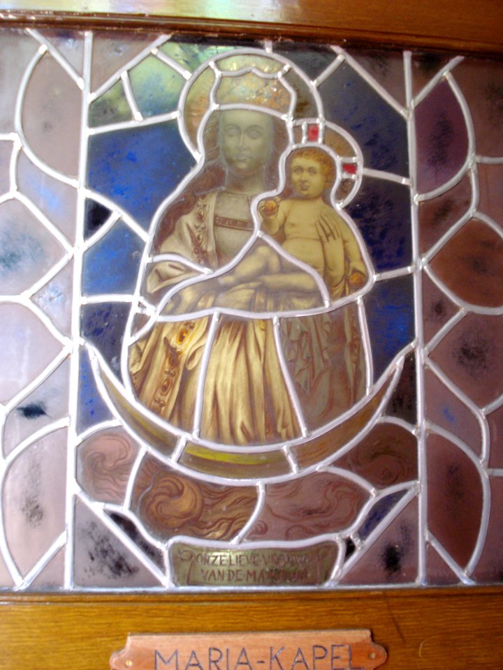 Overasselt (Gld, NL), Stained glass window Holy Mary