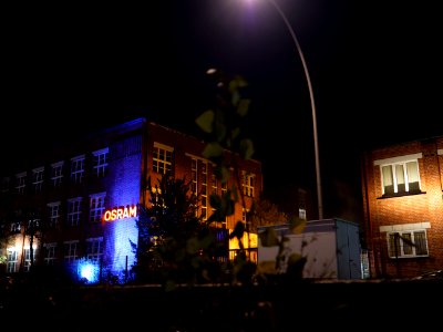 Osram-Glaswerk at Nonnendammallee at night 01