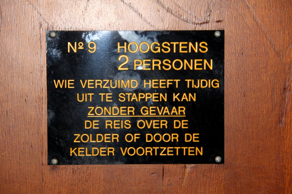 Paternosterlift HaKa Rotterdam opschrift