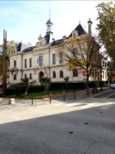 Oullins - Place Roger Salengro, hôtel de ville