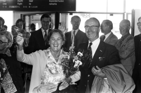 Passagiers en bemanning van gekraakte DC 9 op Schiphol aangekomen, exCdK Kranenb, Bestanddeelnr 928-7673