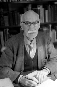 Oud-directeur van Artis dr Sunier wordt 75 jaar Dr ALJ Sunier, Bestanddeelnr 913-2881
