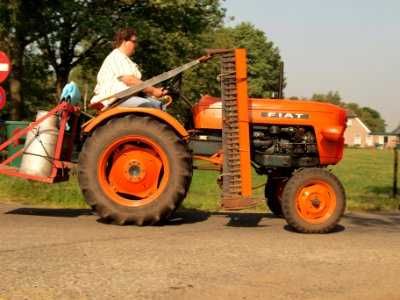 Orange Fiat 215 photo