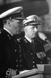 Overdracht Commando Zeemacht Marinevliegkamp Valkenburg nieuwe commandant Schout, Bestanddeelnr 921-9337