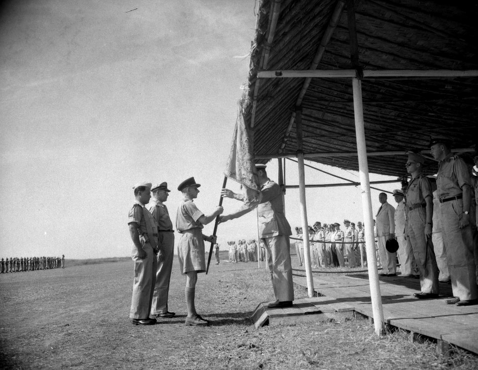 Overdracht van het commando over de Militaire Luchtvaart van kolonel P.J. de Bro, Bestanddeelnr 12837