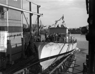 Overdracht patrouille vaartuig Freyer Den Helder en tewaterlating Hefring, Bestanddeelnr 906-8682