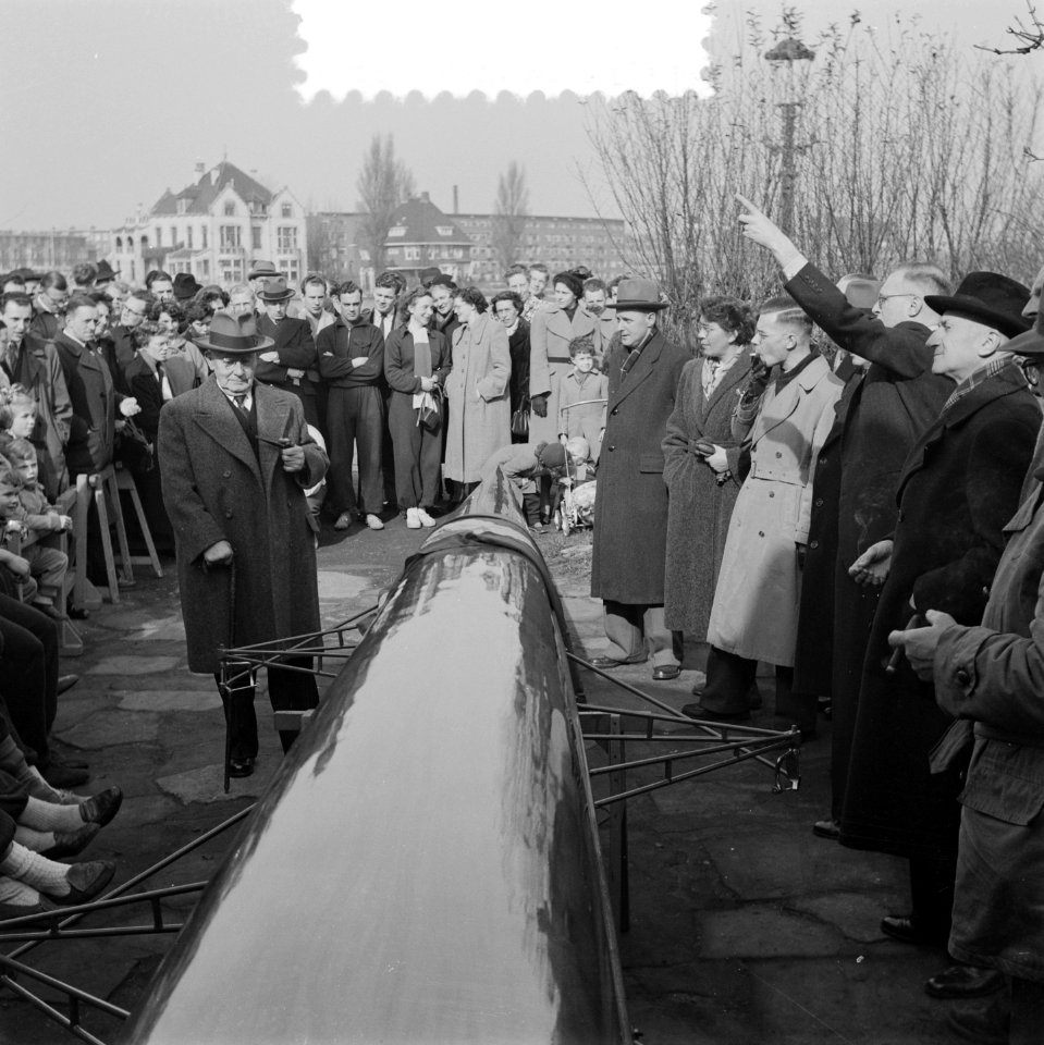 Overdracht Giek door heer W. Kok aan Willem III Amsterdam, Bestanddeelnr 905-0044