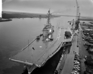 Overdracht vliegkampschip van Brazilie bij Verolme, Bestanddeelnr 911-8538