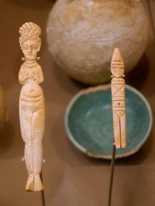 Parthian bone figurines of mother-goddess and stick doll types - Oriental Institute Museum, University of Chicago - DSC07049