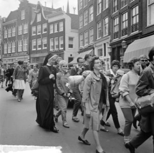 Pax Christi voettocht vanuit Amsterdam, bij het Begijnhof gestart, Bestanddeelnr 915-2661