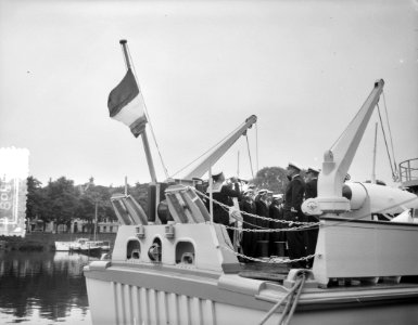 Overdracht kustmijnenveger Lochem te Groningen. Scheepswerf Smit en Zonen, Bestanddeelnr 907-8898