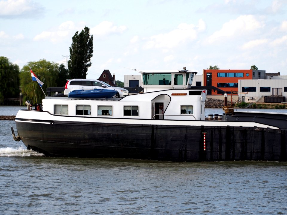 Patria - ENI 02204298 on the Nieuwe Maas river, pic3