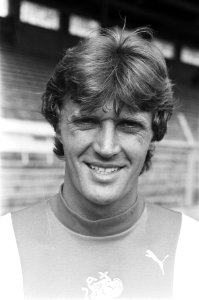 Persdag Ajax nr 16, 17 Piet Schrijvers (kop), nr 8, Ruud Krol (kop), Bestanddeelnr 929-8299