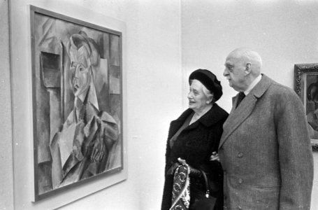 Picasso-tentoonstelling in de rij voor het Stedelijk Museum, schilder C. J. Maks, Bestanddeelnr 920-1370
