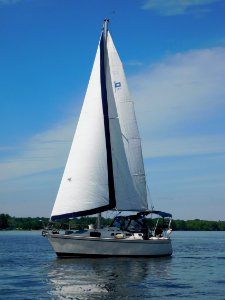 Pearson 28-2 sailboat Keeling Time 1383