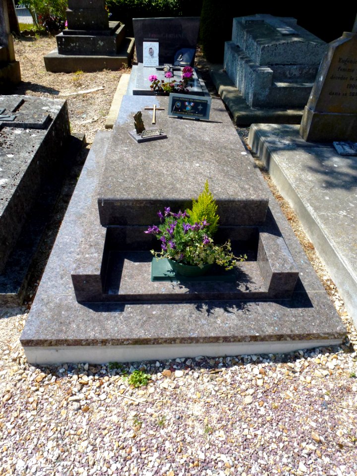 Piencourt (Eure) tombe de guerre français
