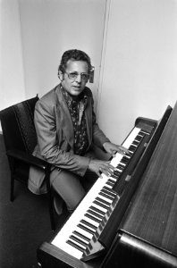 Piet Wielinga, radioprogrammamaker bij de VARA vanaf 1976 bij de AVRO, Bestanddeelnr 927-9952