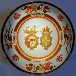 Plate with the arms of Visconti and Cusani, China, Qing dynasty, Kangxi period, c. 1722, porcelain, polychrome enamel, gold - Montreal Museum of Fine Arts - Montreal, Canada - DSC09371