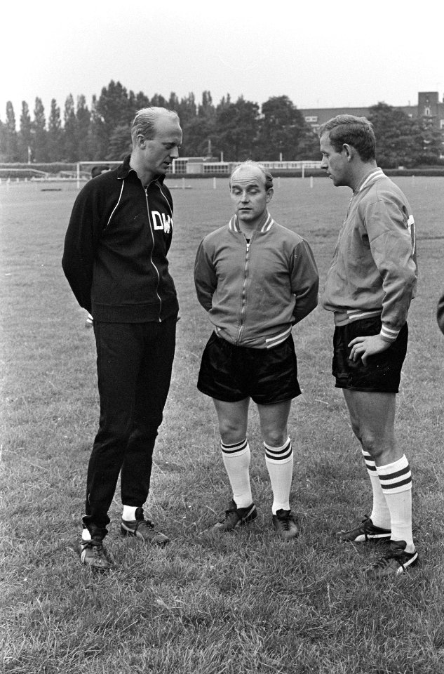 Piet Kruiver bij DWS, v.l.n.r. Kruiver, Jos Vonhof, geen naam gegeven, Bestanddeelnr 919-2867