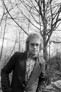 Popzanger Elton John in Nederland Elton John , kop, Bestanddeelnr 924-2765