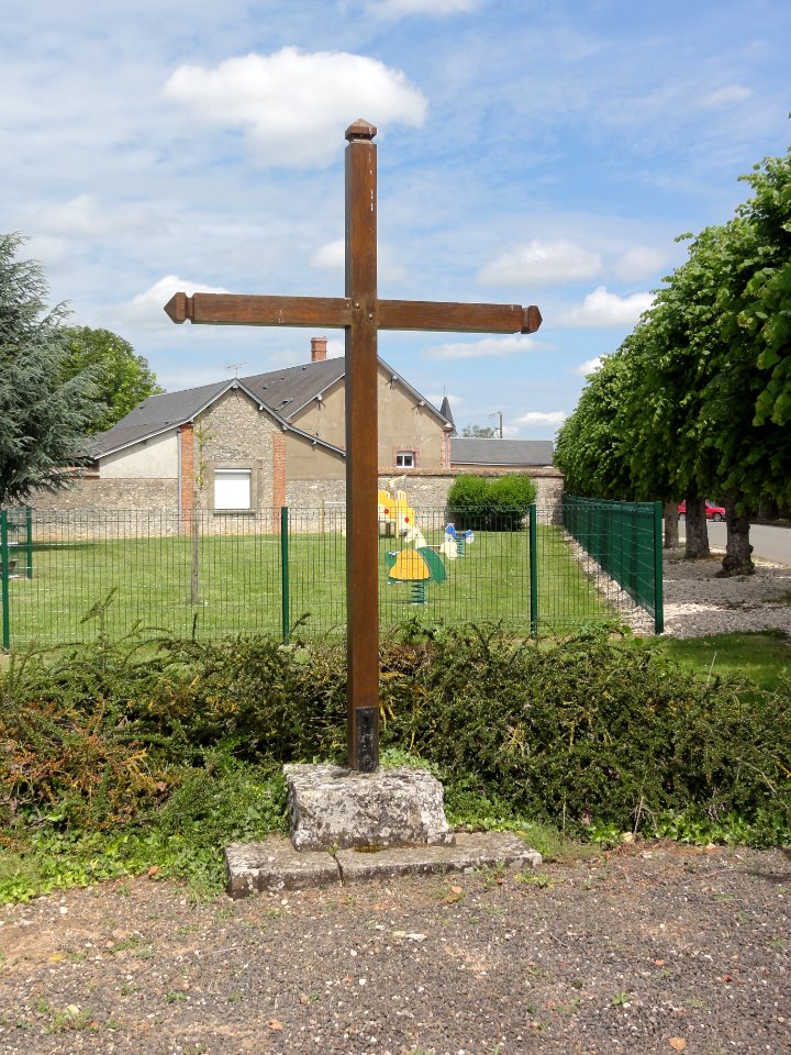 Poinville (Eure-et-Loir) croix de chemin (bois)