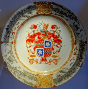 Plate with the arms of Lee of Coton quartered with Astley, China, Qing dynasty, Yongzheng period, c. 1730-1735, porcelain, polychrome enamel, gilt - Montreal Museum of Fine Arts - Montreal, Canada - DSC09377
