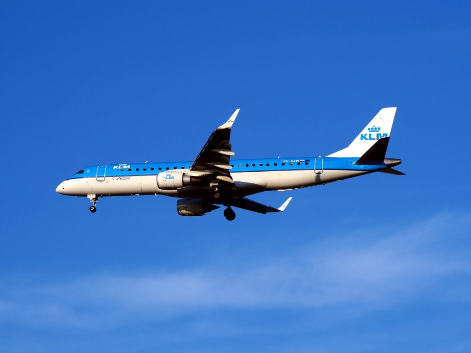 PH-EZW KLM Cityhopper Embraer ERJ-190STD (ERJ-190-100), landing on Schiphol, pic-2
