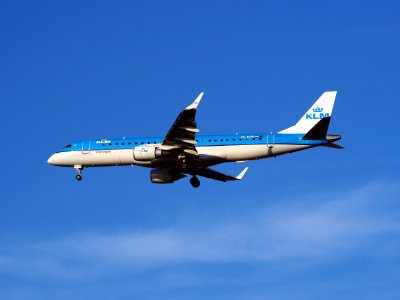 PH-EZW KLM Cityhopper Embraer ERJ-190STD (ERJ-190-100), landing on Schiphol, pic-2 photo