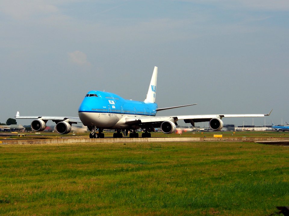 PH-BFP KLM Royal Dutch Airlines Boeing 747-406(M) - cn 2637, taxiing 22july2013 pic-002