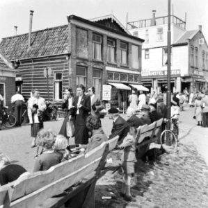 Pinksterdrukte te Volendam, Bestanddeelnr 934-7155