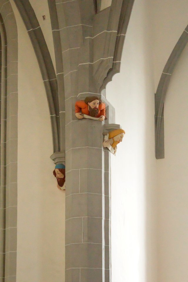 Säule mit Köpfen Frauenkirche Görlitz