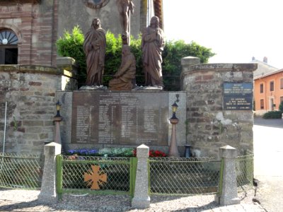 Pexonne (M-et-M) calvaire, monument 65 civils fusillés et plaques commemoratives