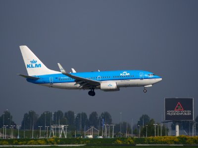 PH-BGO landing at Schiphol (AMS - EHAM), The Netherlands, pic2