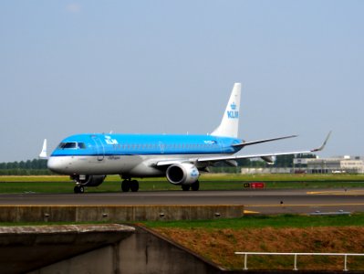 PH-EZO KLM Cityhopper Embraer ERJ-190STD (ERJ-190-100) - cn 19000345 pic01