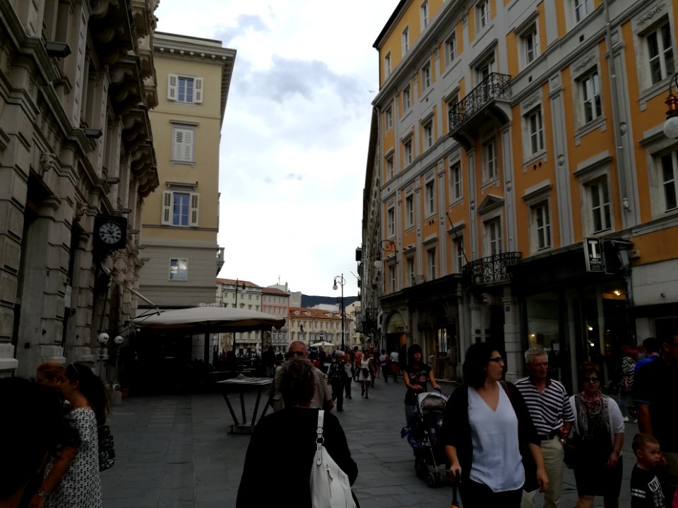 Piazza della Borsa (Trieste) 01