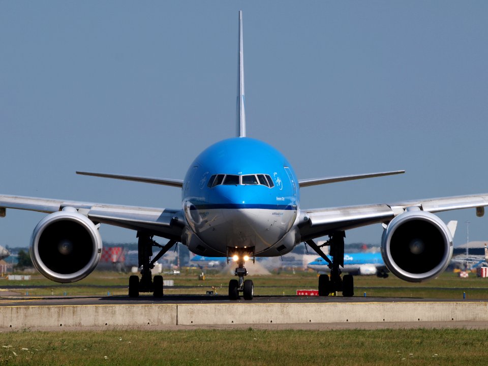 PH-BQF KLM Royal Dutch Airlines Boeing 777-206(ER) - cn 29398, taxiing 21july2013 pic-001