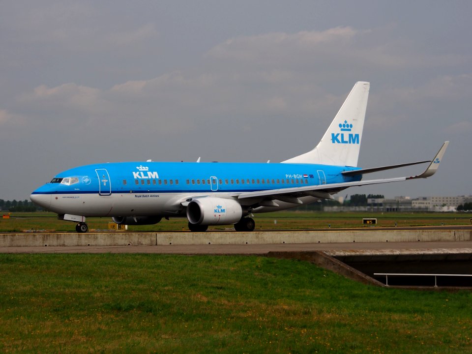 PH-BGH KLM Royal Dutch Airlines Boeing 737-7K2(WL) taxiing 14Juli2013 pic2