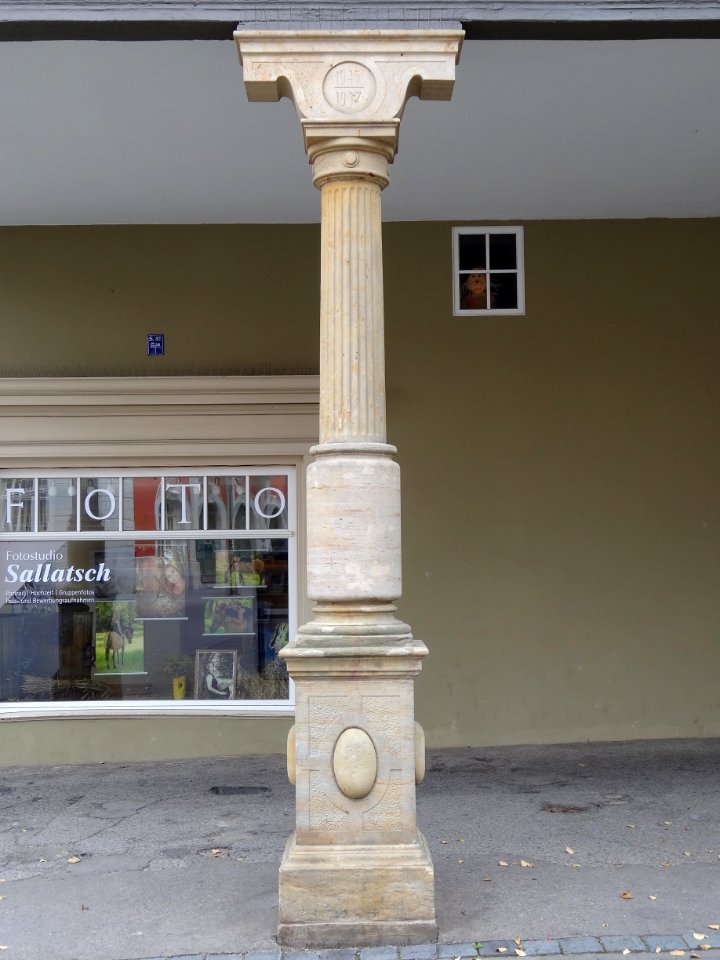 Säule am Markt in Arnstadt 1