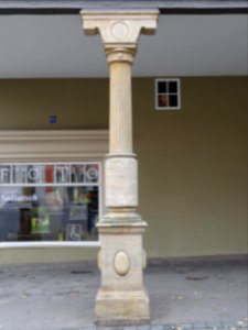 Säule am Markt in Arnstadt 1