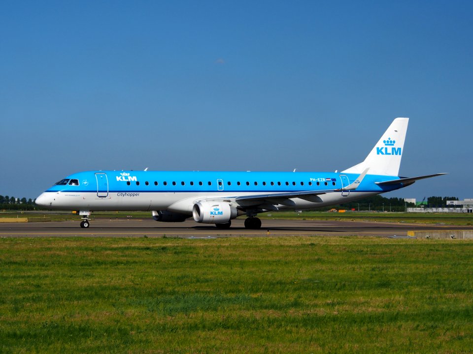 PH-EZR KLM Cityhopper Embraer ERJ-190STD (ERJ-190-100) - cn 19000375 taxiing 18july2013 pic-002